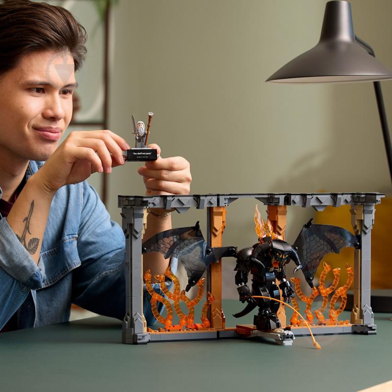 Конструктор LEGO Icons Володар перснів: Балроґ. Книжковий куточок 10367 - фото 10 Конструктор LEGO Icons Володар перснів: Балроґ. Книжковий куточок 10367 - фото 10