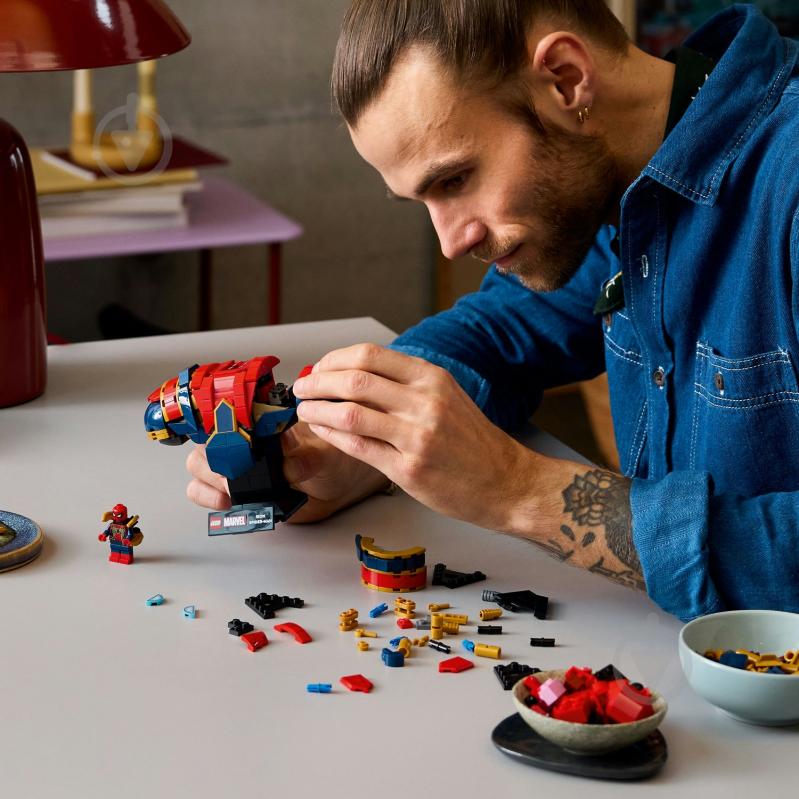 Конструктор LEGO Super Heroes Marvel Погруддя Залізної Людини-Павука 76326 - фото 5
