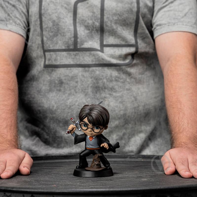 Фигурка HARRY POTTER with Sword of Gryffindor (Гарри Поттер) (WBHPM67922-MC) - фото 4