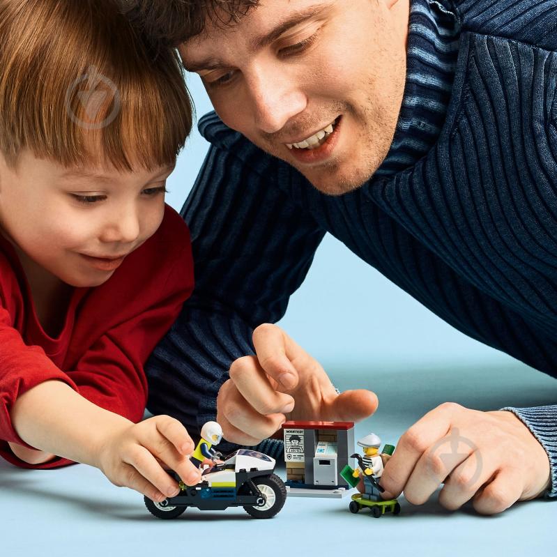 Конструктор LEGO City Переслідування на поліцейському мотоциклі 60455 - фото 4