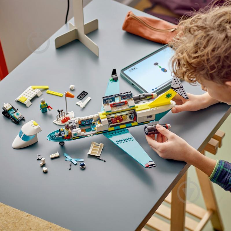 Конструктор LEGO City Літак швидкої медичної допомоги 60465 - фото 5