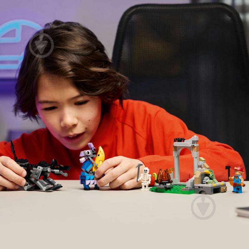 Конструктор LEGO Fortnite Табір Peely та Sparkplug 77075 - фото 4