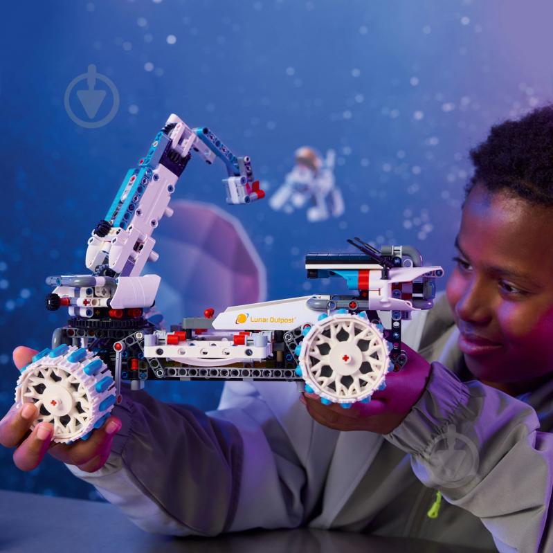 Конструктор LEGO Technic Місяцехід Lunar Outpost™. Космічний корабель 42211 - фото 6 Конструктор LEGO Technic Місяцехід Lunar Outpost™. Космічний корабель 42211 - фото 6