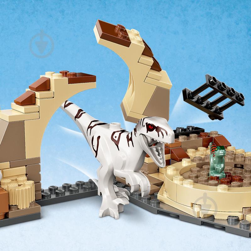 Конструктор LEGO Jurassic World Переслідування атроцираптора на мотоциклі 76945 - фото 8