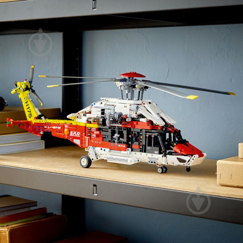 Конструктор LEGO Technic Спасательный вертолет Airbus H175 42145 - фото 6