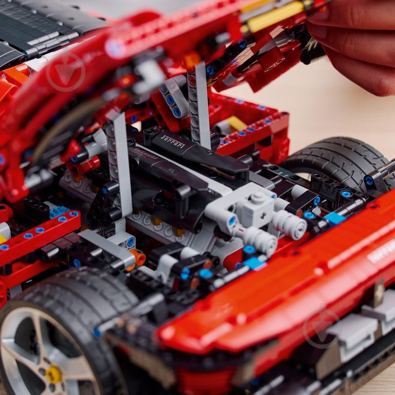 Конструктор LEGO Technic Ferrari Daytona SP3 42143 - фото 9