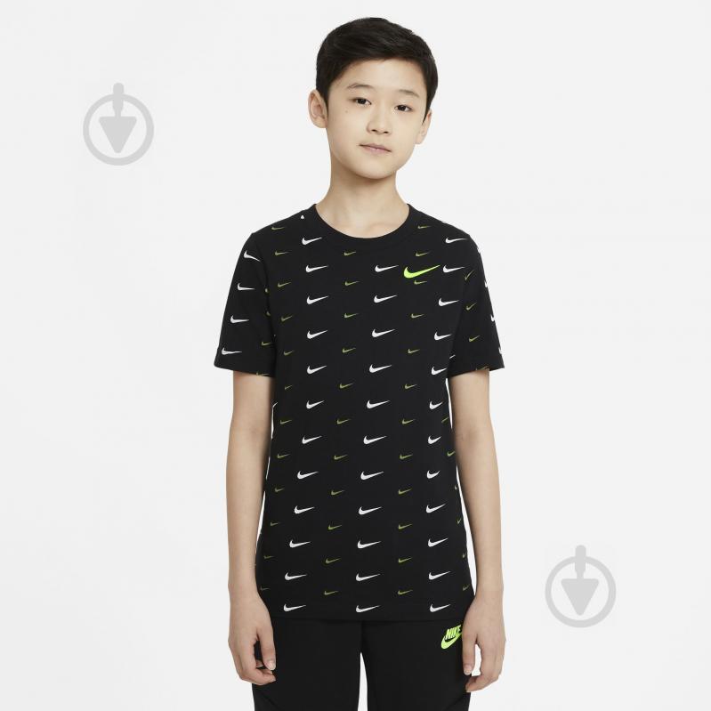 Футболка Nike B NSW TEE SWOOSH AOP DC7530-010 р.S черный - фото 1