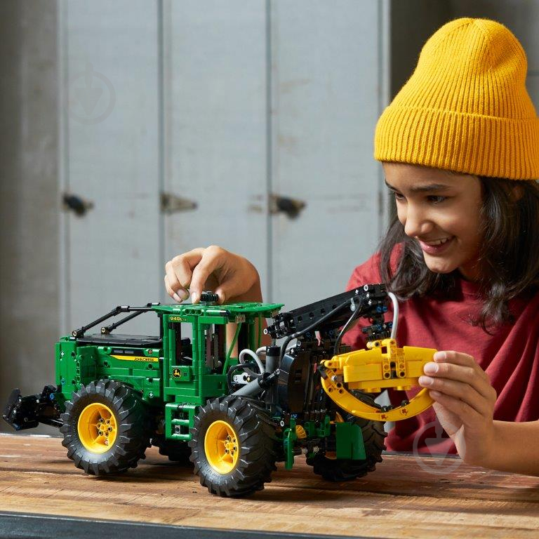 Конструктор LEGO Technic Трелевочный трактор John Deere 948L-II 42157 - фото 4