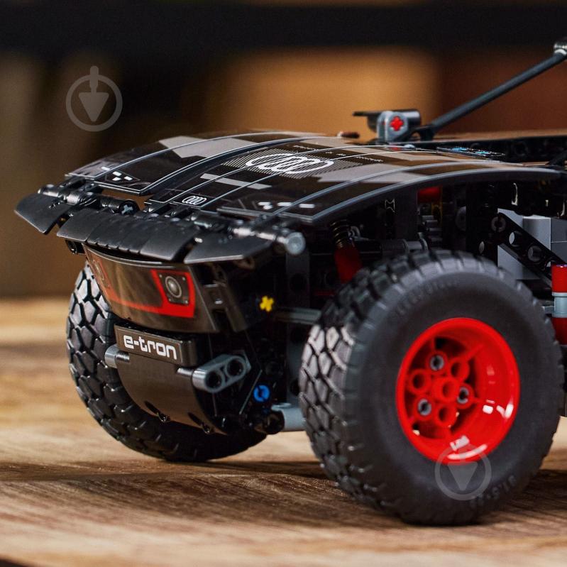 Конструктор LEGO Technic Audi RS Q e-tron 42160 - фото 6