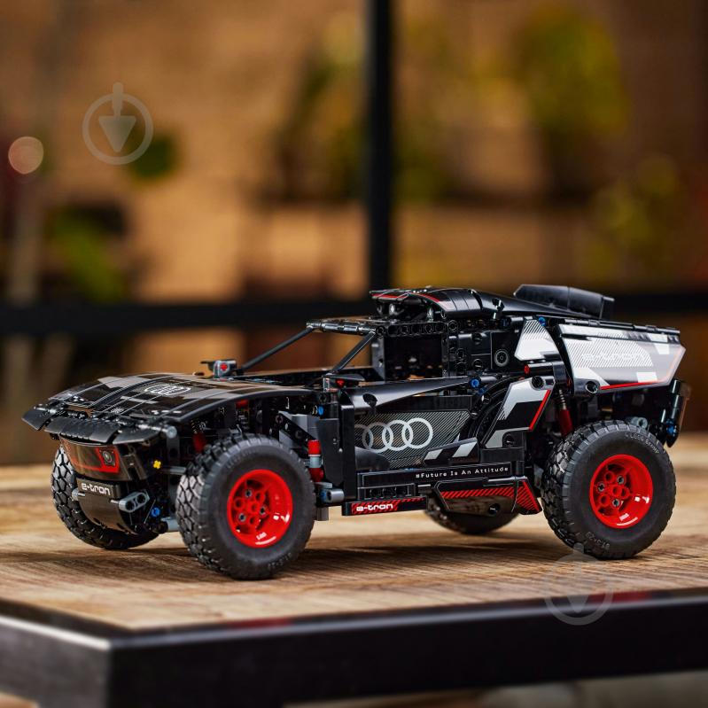 Конструктор LEGO Technic Audi RS Q e-tron 42160 - фото 5