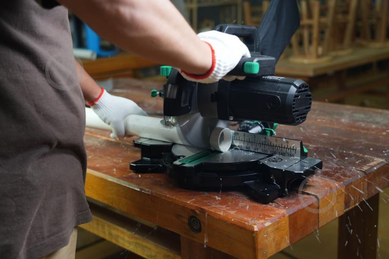 Пила торцовочная DWT KGSP14-210 - фото 3