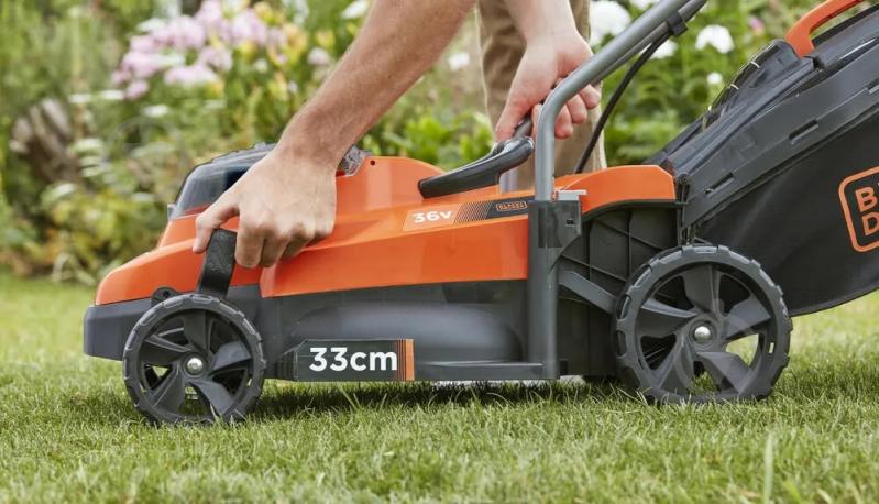 Газонокосилка аккумуляторная Black+Decker BCMW3336L1 - фото 4