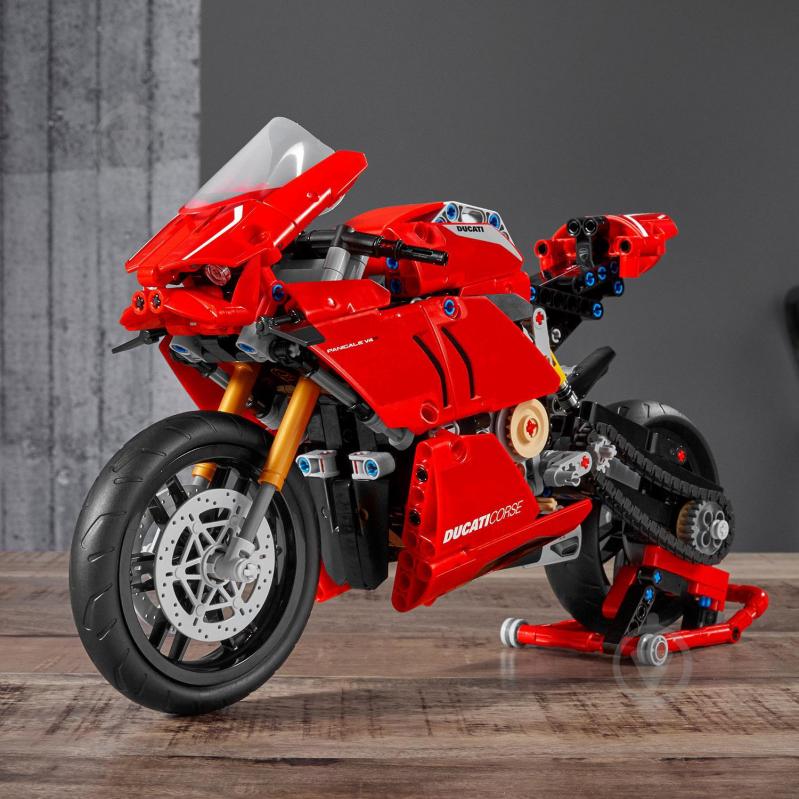 Конструктор LEGO Technic Ducati Panigale V4 R 42107 - фото 11