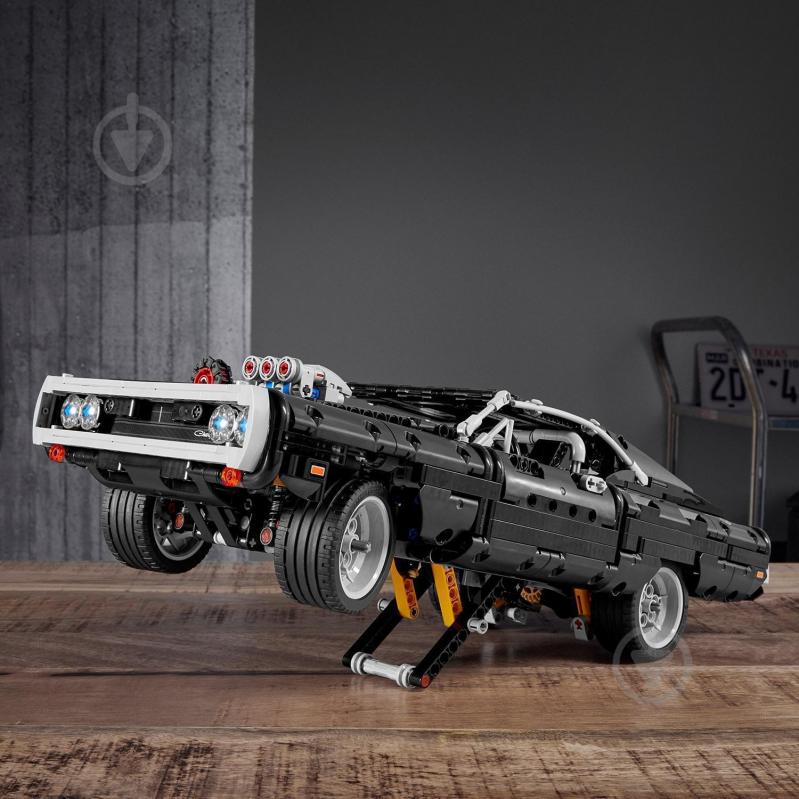 Конструктор LEGO Technic Dom's Dodge Charger 42111 - фото 13