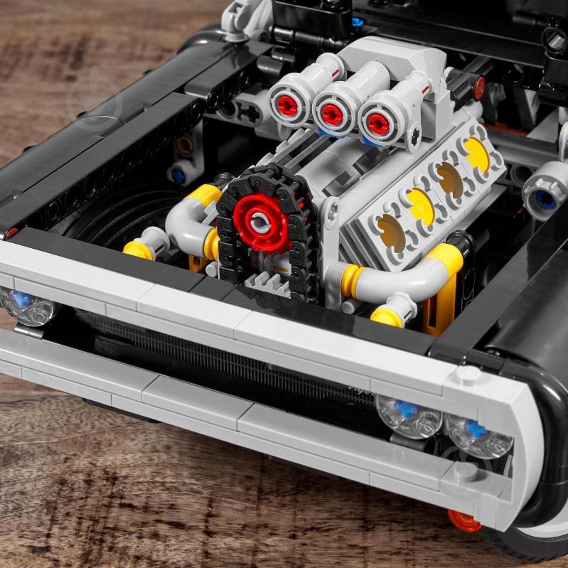 Конструктор LEGO Technic Dom's Dodge Charger 42111 - фото 14