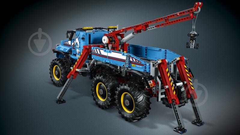 Конструктор LEGO Technic Аварийный внедорожник 6х6 42070 - фото 13