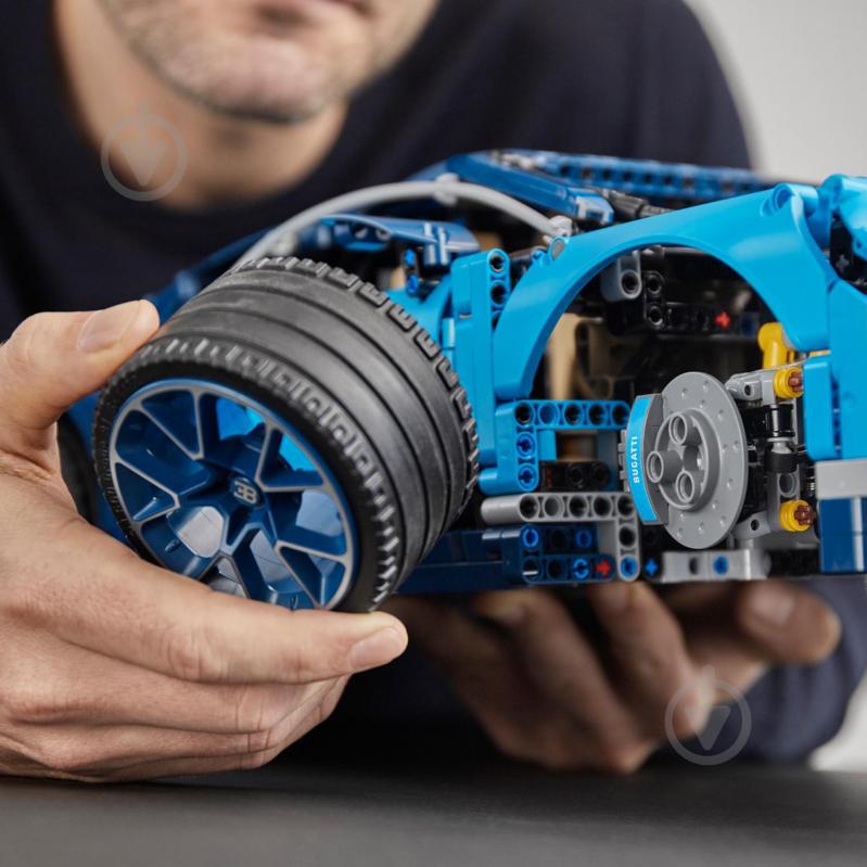 Конструктор LEGO Technic Автомобиль Bugatti Chiron 42083 - фото 9