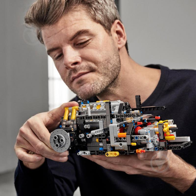 Конструктор LEGO Technic Автомобиль Bugatti Chiron 42083 - фото 13