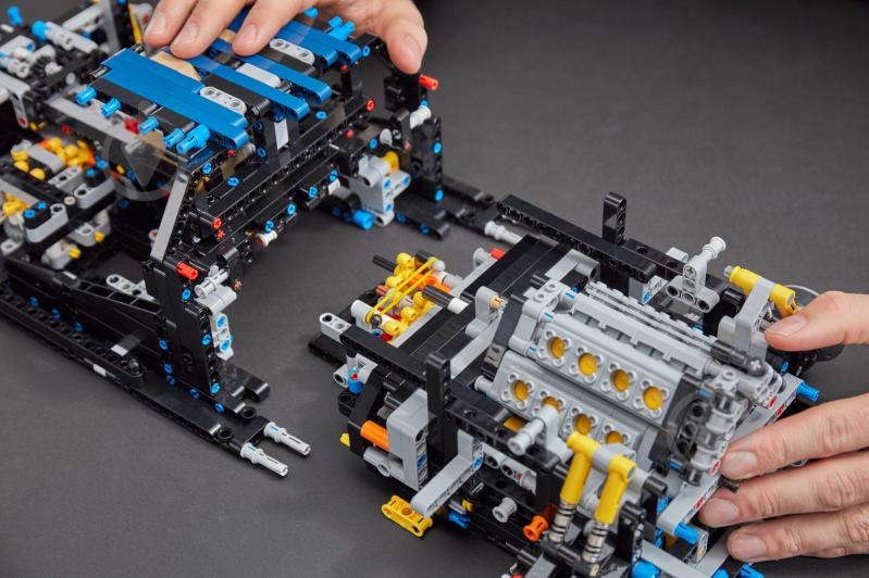 Конструктор LEGO Technic Автомобиль Bugatti Chiron 42083 - фото 65