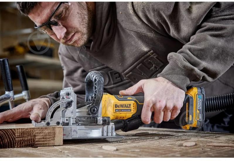 Фрезер DeWalt DCW682NT - фото 10