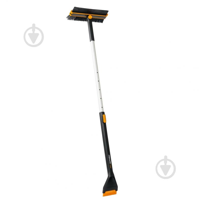 Щетка-скребок Fiskars телескопическая поворотная X-series™ - фото 3 Щетка-скребок Fiskars телескопическая поворотная X-series™ - фото 3