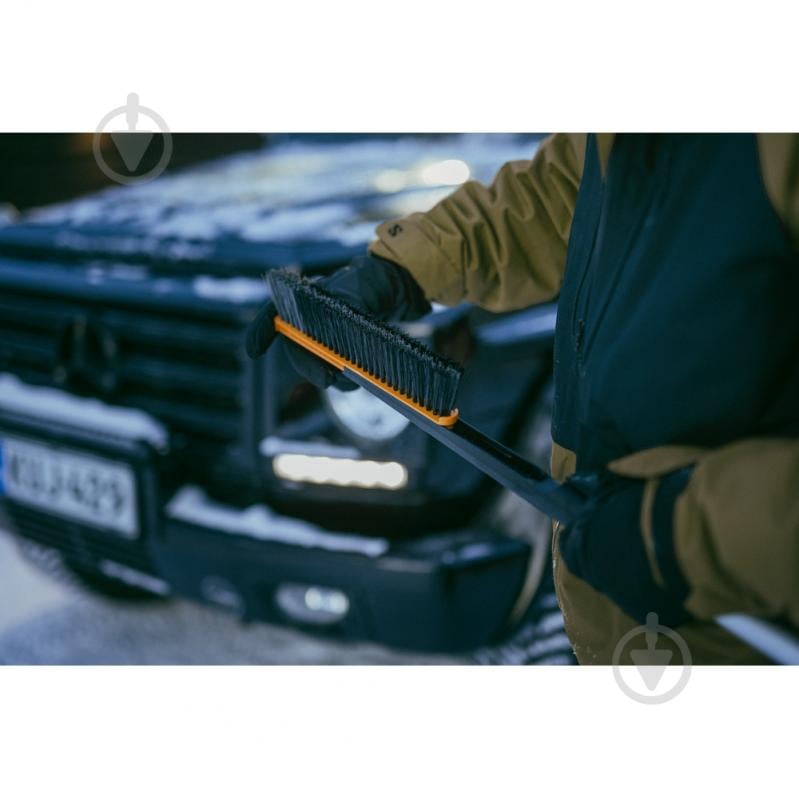 Щетка-скребок Fiskars телескопическая поворотная X-series™ - фото 13 Щетка-скребок Fiskars телескопическая поворотная X-series™ - фото 13