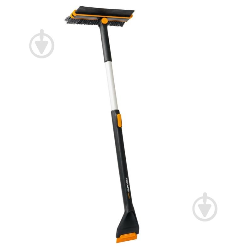 Щетка-скребок Fiskars телескопическая поворотная X-series™ - фото 1 Щетка-скребок Fiskars телескопическая поворотная X-series™ - фото 1