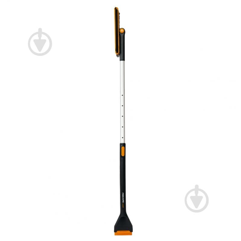 Щетка-скребок Fiskars телескопическая поворотная X-series™ - фото 5 Щетка-скребок Fiskars телескопическая поворотная X-series™ - фото 5