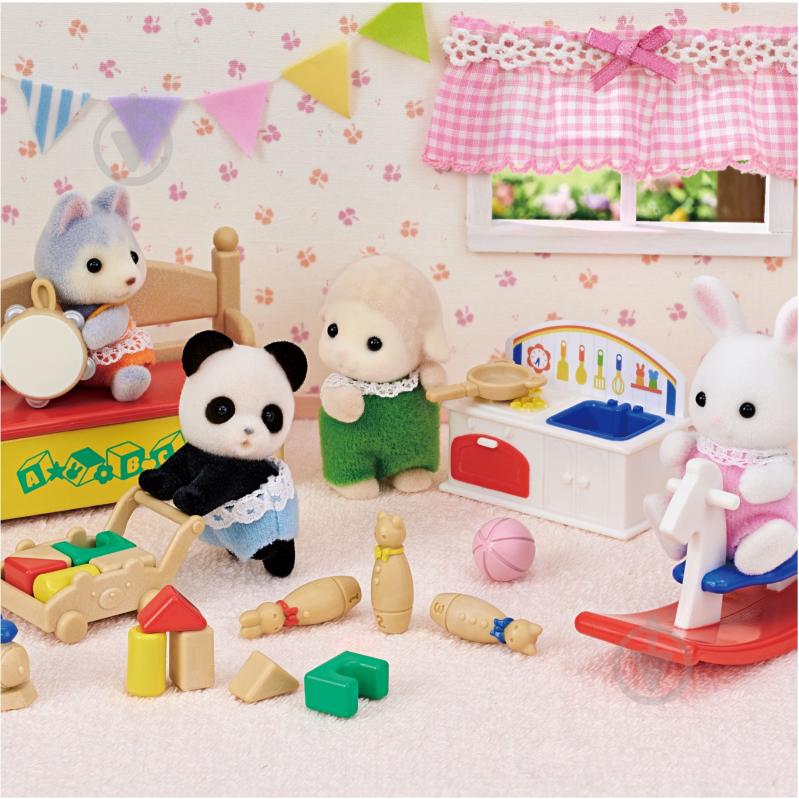 Фигурка коллекционная Sylvanian Families Детская игровая комната с пандой и кроликом 5709 - фото 8