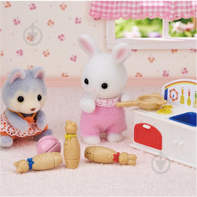 Фигурка коллекционная Sylvanian Families Детская игровая комната с пандой и кроликом 5709 - фото 7