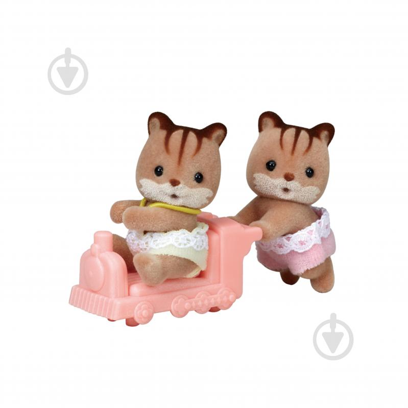 Фигурка коллекционная Sylvanian Families Бельчата-двойняшки на машине 5421 - фото 2