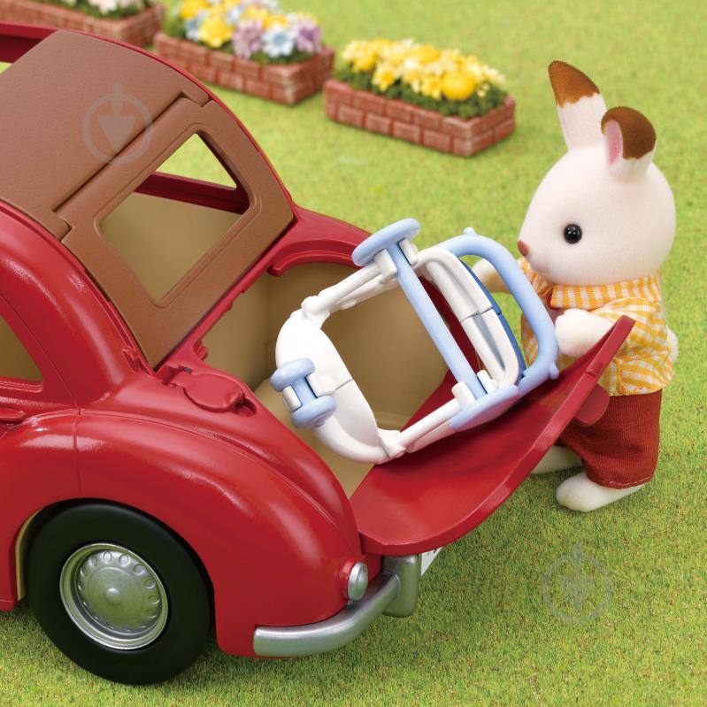 Фигурка коллекционная Sylvanian Families Красный автомобиль 5448 - фото 4