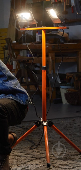 Прожектор Osram Worklight Tripod LED 100 Вт IP65 черный/оранжевый - фото 2 Прожектор Osram Worklight Tripod LED 100 Вт IP65 черный/оранжевый - фото 2