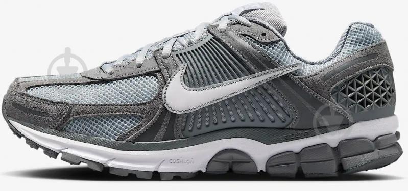 Кроссовки мужские демисезонные Nike ZOOM VOMERO 5 SDE HF1553-003 р.44,5 серые - фото 1 Кроссовки мужские демисезонные Nike ZOOM VOMERO 5 SDE HF1553-003 р.44,5 серые - фото 1