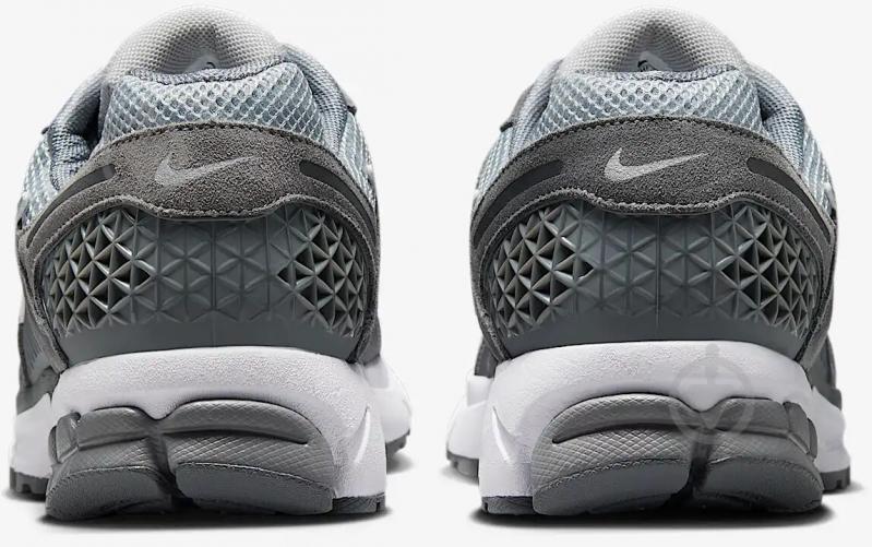 Кросівки чоловічі демісезонні Nike ZOOM VOMERO 5 SDE HF1553-003 р.42 сірі - фото 4 Кросівки чоловічі демісезонні Nike ZOOM VOMERO 5 SDE HF1553-003 р.42 сірі - фото 4