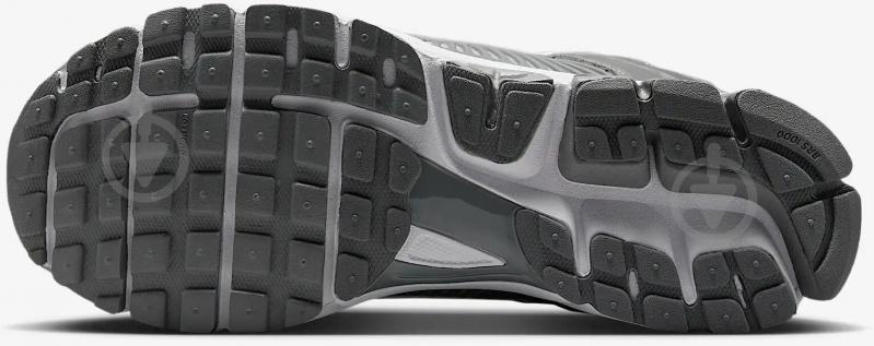 Кроссовки мужские демисезонные Nike ZOOM VOMERO 5 SDE HF1553-003 р.43 серые - фото 6 Кроссовки мужские демисезонные Nike ZOOM VOMERO 5 SDE HF1553-003 р.43 серые - фото 6