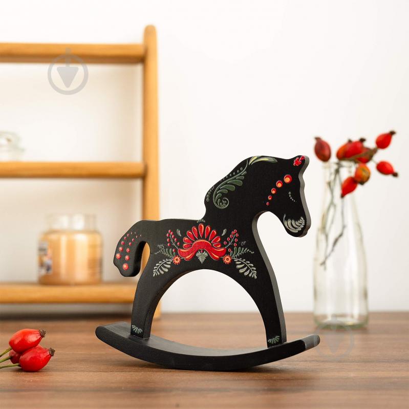 Статуэтка Wood Posters Лошадка-качалка деревянная Петриковка, чёрная - фото 3 Статуэтка Wood Posters Лошадка-качалка деревянная Петриковка, чёрная - фото 3