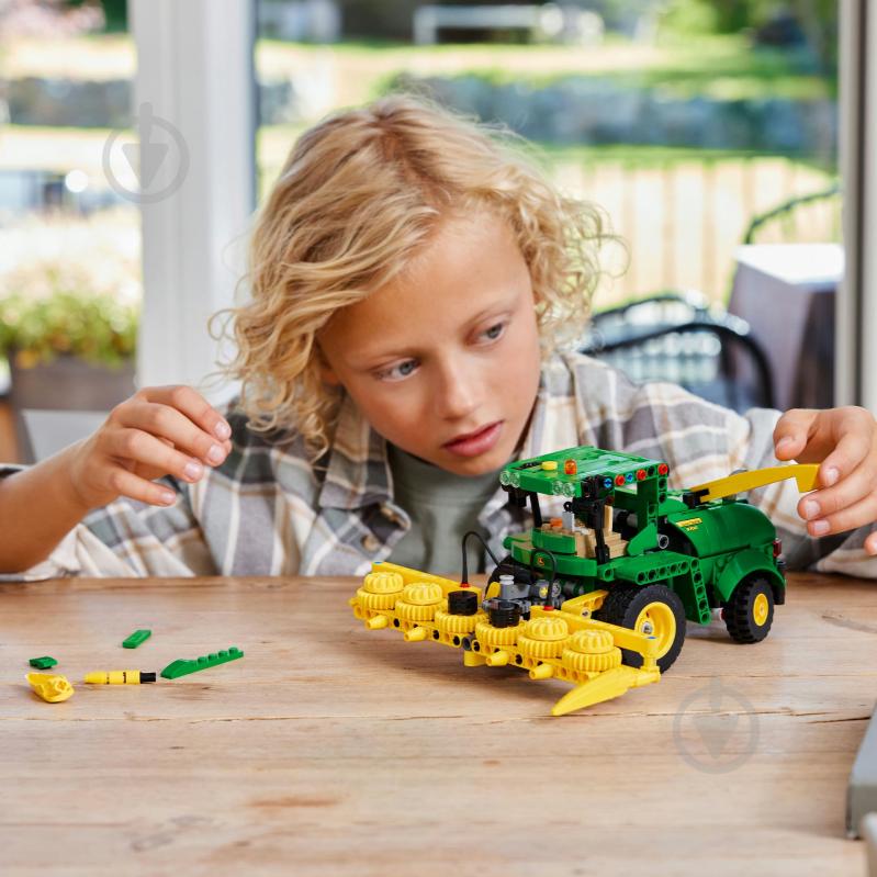 Конструктор LEGO Technic Кормоуборочный кобмайн John Deere 9700 42168 - фото 4