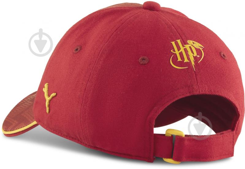 Кепка Puma x HARRY POTTER Dad Cap Jr 02612202 OSFC красный - фото 2 Кепка Puma x HARRY POTTER Dad Cap Jr 02612202 OSFC красный - фото 2