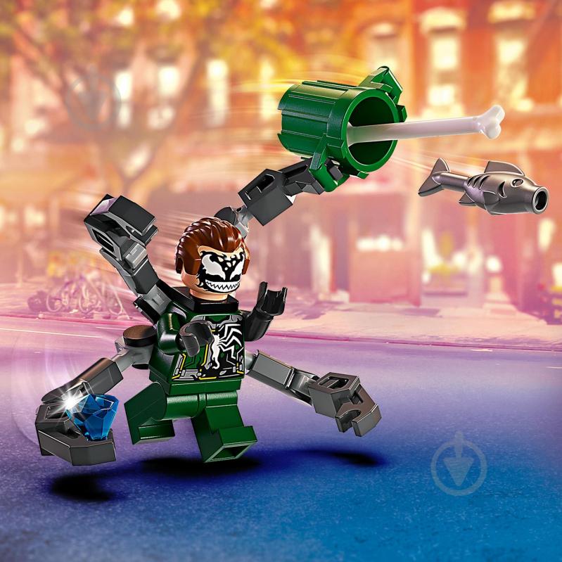 Конструктор LEGO Super Heroes Погоня на мотоциклах Человек-Паук vs Доктор Осьминог 76275 - фото 7