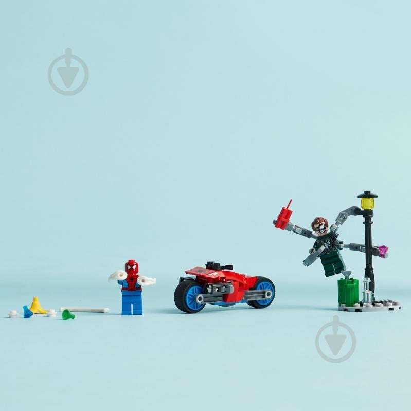 Конструктор LEGO Super Heroes Погоня на мотоциклах Человек-Паук vs Доктор Осьминог 76275 - фото 6