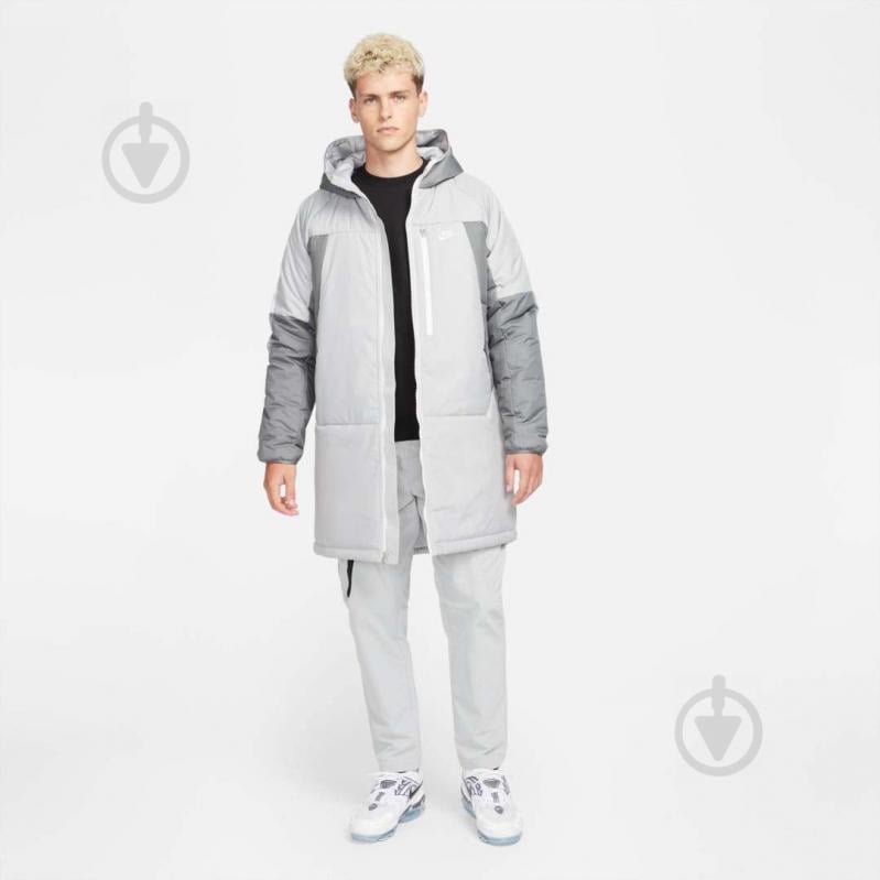 Пальто чоловіче зимове Nike M NSW TF RPL LEGACY PARKA DD6844-077 р.S світло-сіре - фото 2