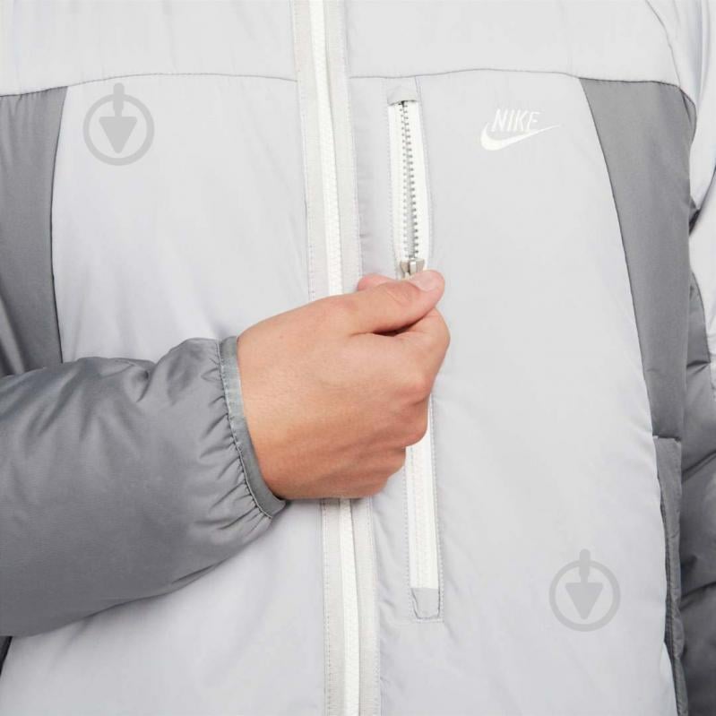 Пальто чоловіче зимове Nike M NSW TF RPL LEGACY PARKA DD6844-077 р.S світло-сіре - фото 6