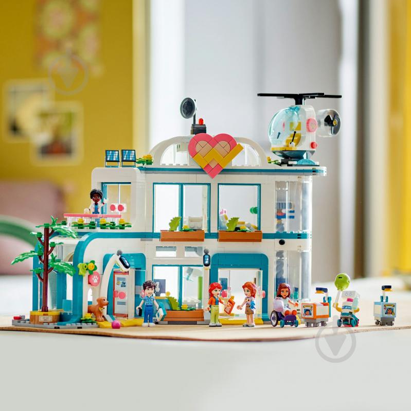 Конструктор LEGO Friends Лікарня в Хартлейк-Сіті 42621 - фото 6