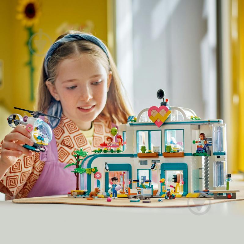 Конструктор LEGO Friends Лікарня в Хартлейк-Сіті 42621 - фото 4