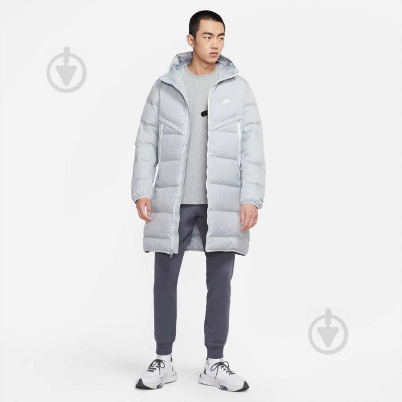 Куртка-парка чоловіча зимова Nike M NSW SF WINDRUNNER PARKA DD6788-077 р.XL світло-сіра - фото 2