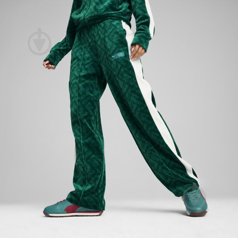 Брюки Puma PUMA X SQUID GAME T7 ICONIC STRAIGHT TRACK PANTS W 62743386 р. L зеленый - фото 3