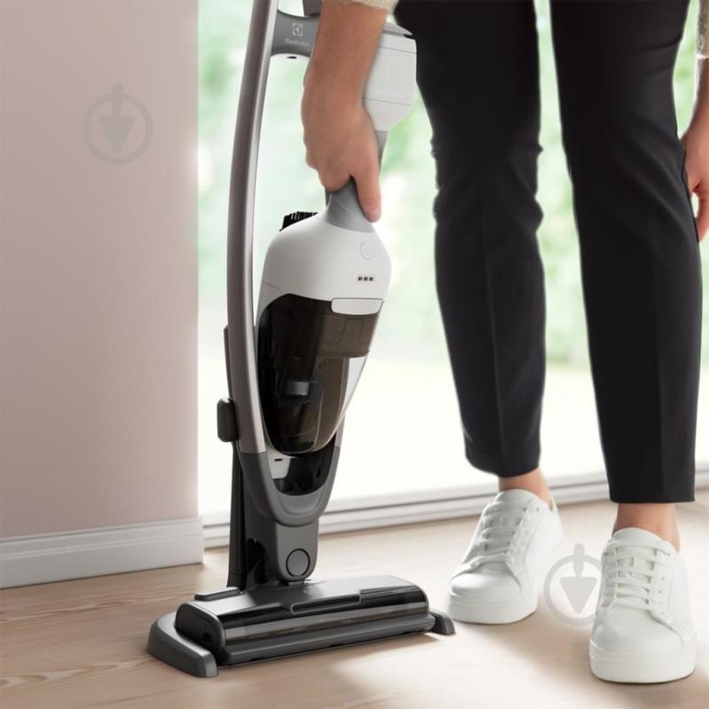 ВІТРИНА! Пилосос акумуляторний Electrolux ES62HB25UV 600 black/white - фото 19