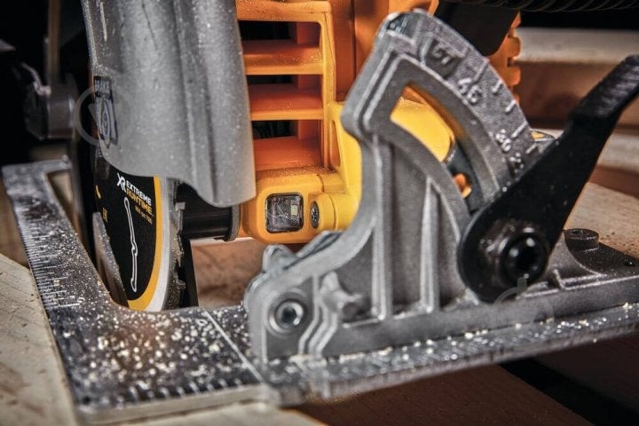 Пила дисковая DeWalt аккумуляторная бесщеточная Flexvolt Advantage DCS573NT - фото 10