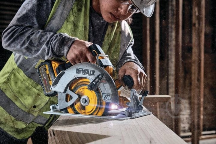 Пила дисковая DeWalt аккумуляторная бесщеточная Flexvolt Advantage DCS573NT - фото 4